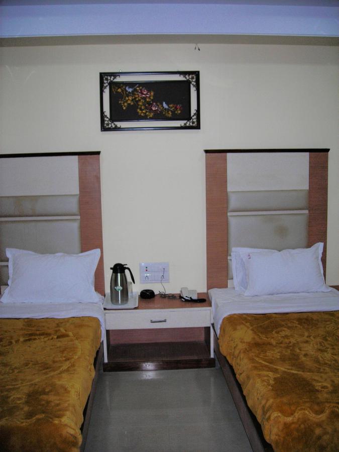 Hotel Dolphin Raipur  Exterior photo