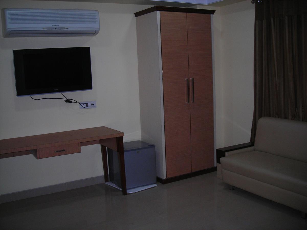 Hotel Dolphin Raipur  Exterior photo